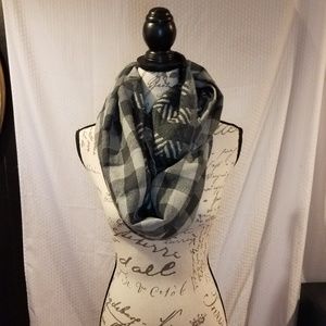 Plaid patterned gray scarf